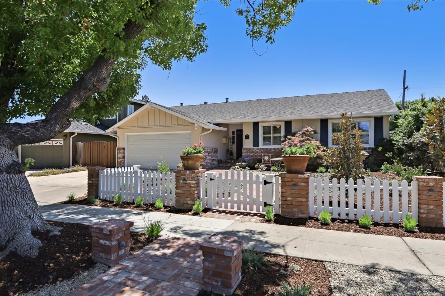 Detail Gallery Image 1 of 1 For 2484 Lost Oaks Dr, San Jose,  CA 95124 - 3 Beds | 2 Baths