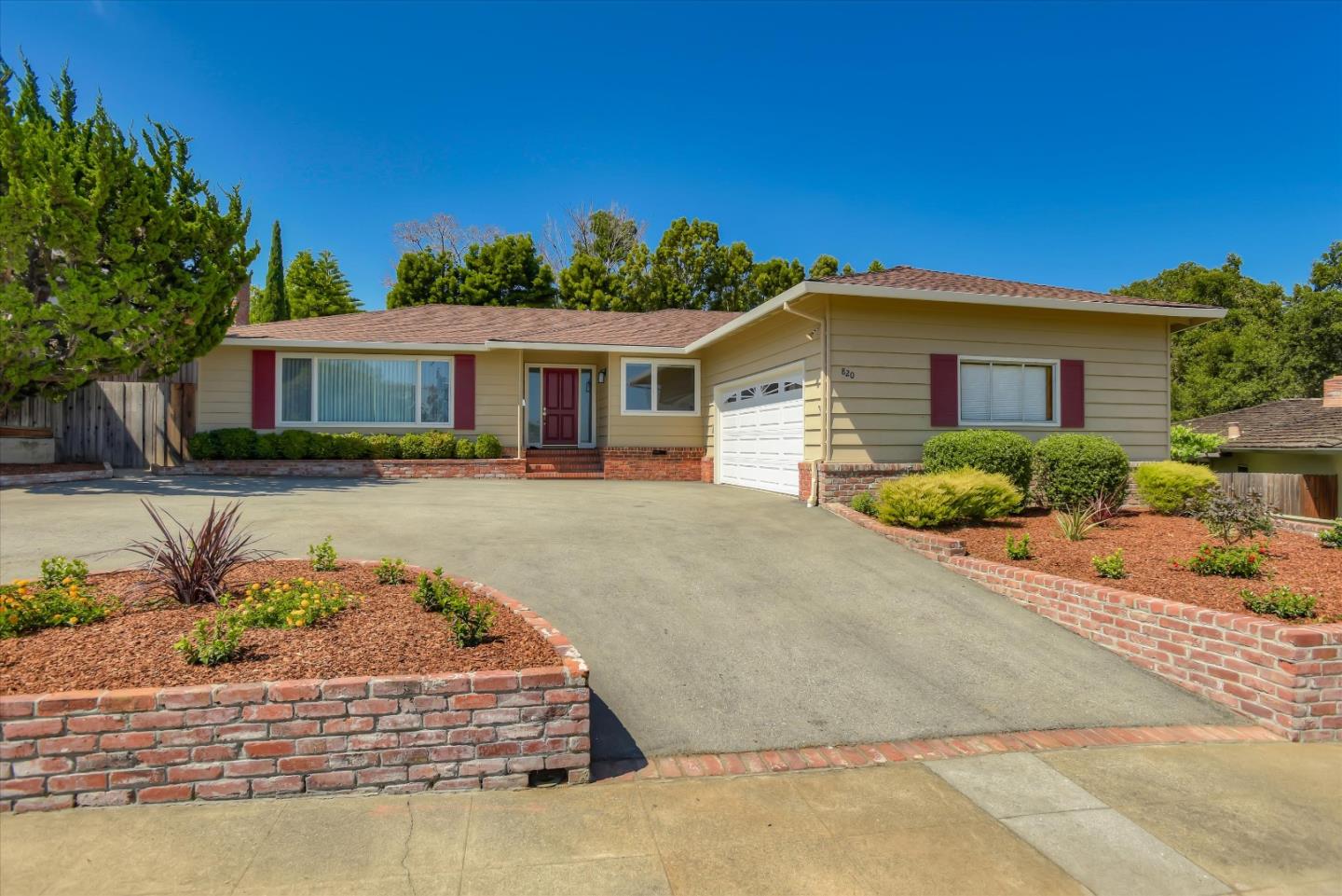 Detail Gallery Image 1 of 1 For 820 Foothill Dr, San Mateo,  CA 94402 - 5 Beds | 2/1 Baths