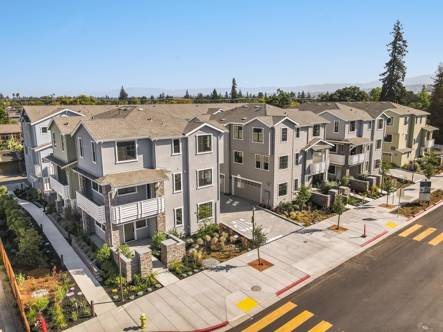 Detail Gallery Image 1 of 1 For 477 Harrison Ave, Redwood City,  CA 94062 - 3 Beds | 3/1 Baths