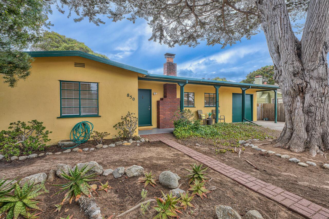 Detail Gallery Image 1 of 1 For 850 Portola Dr, Del Rey Oaks,  CA 93940 - 3 Beds | 2 Baths