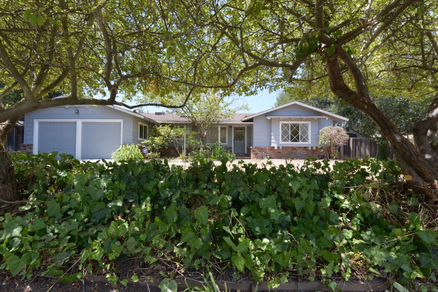 Detail Gallery Image 1 of 1 For 660 Torwood Ln, Los Altos,  CA 94022 - 3 Beds | 2/1 Baths