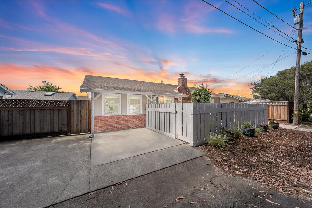 Detail Gallery Image 1 of 1 For 213 Poplar St, Aptos,  CA 95003 - 2 Beds | 1 Baths