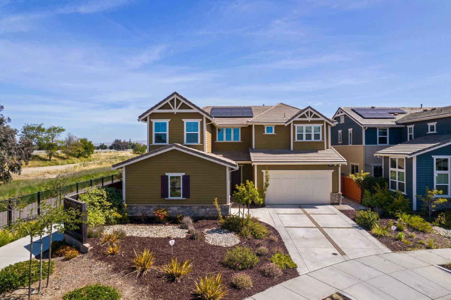 Detail Gallery Image 1 of 1 For 33451 Bronco Loop, Fremont,  CA 94555 - 4 Beds | 4/1 Baths