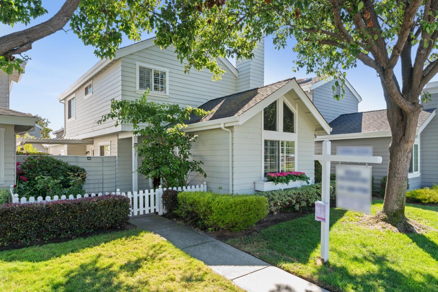 Detail Gallery Image 1 of 1 For 737 Newport Cir, Redwood City,  CA 94065 - 2 Beds | 2/1 Baths