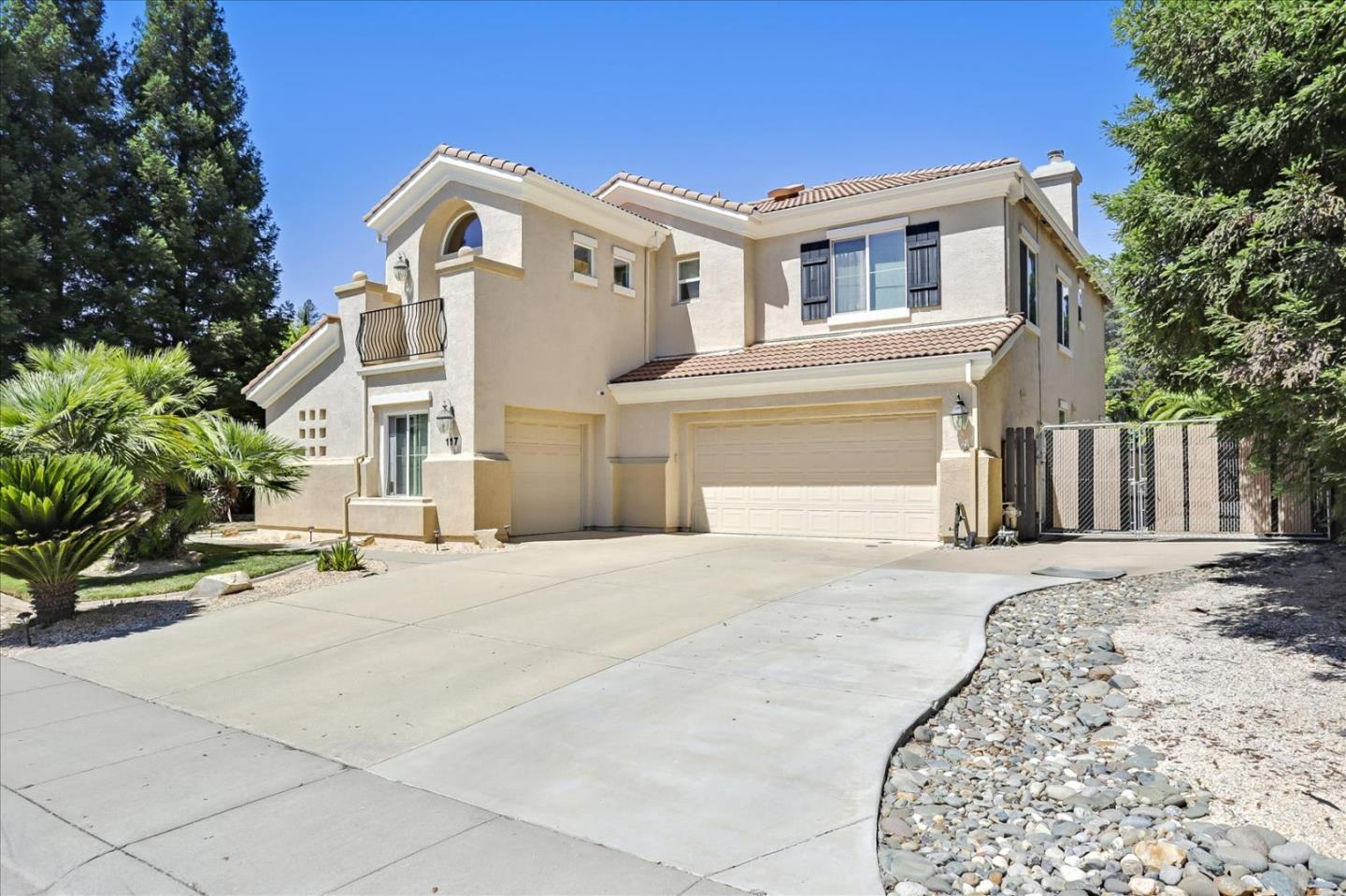 Detail Gallery Image 1 of 1 For 117 Shadow Glen Ct, Roseville,  CA 95661 - 5 Beds | 3/1 Baths