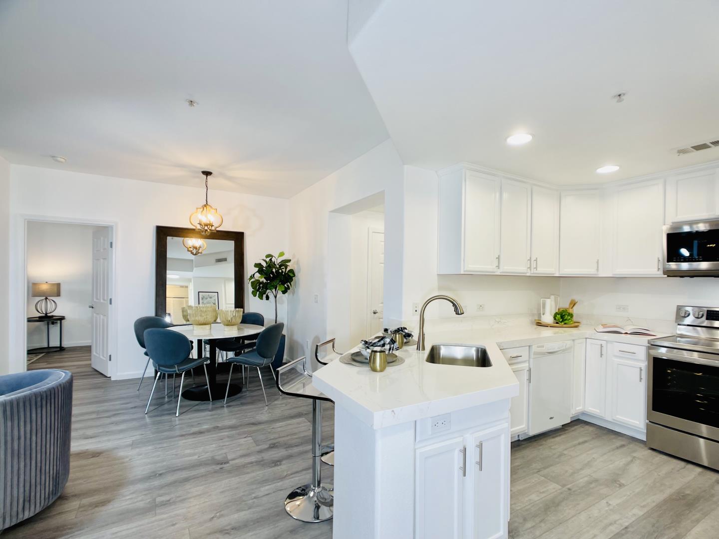 Detail Gallery Image 1 of 1 For 809 Auzerais Ave #118,  San Jose,  CA 95126 - 2 Beds | 2 Baths