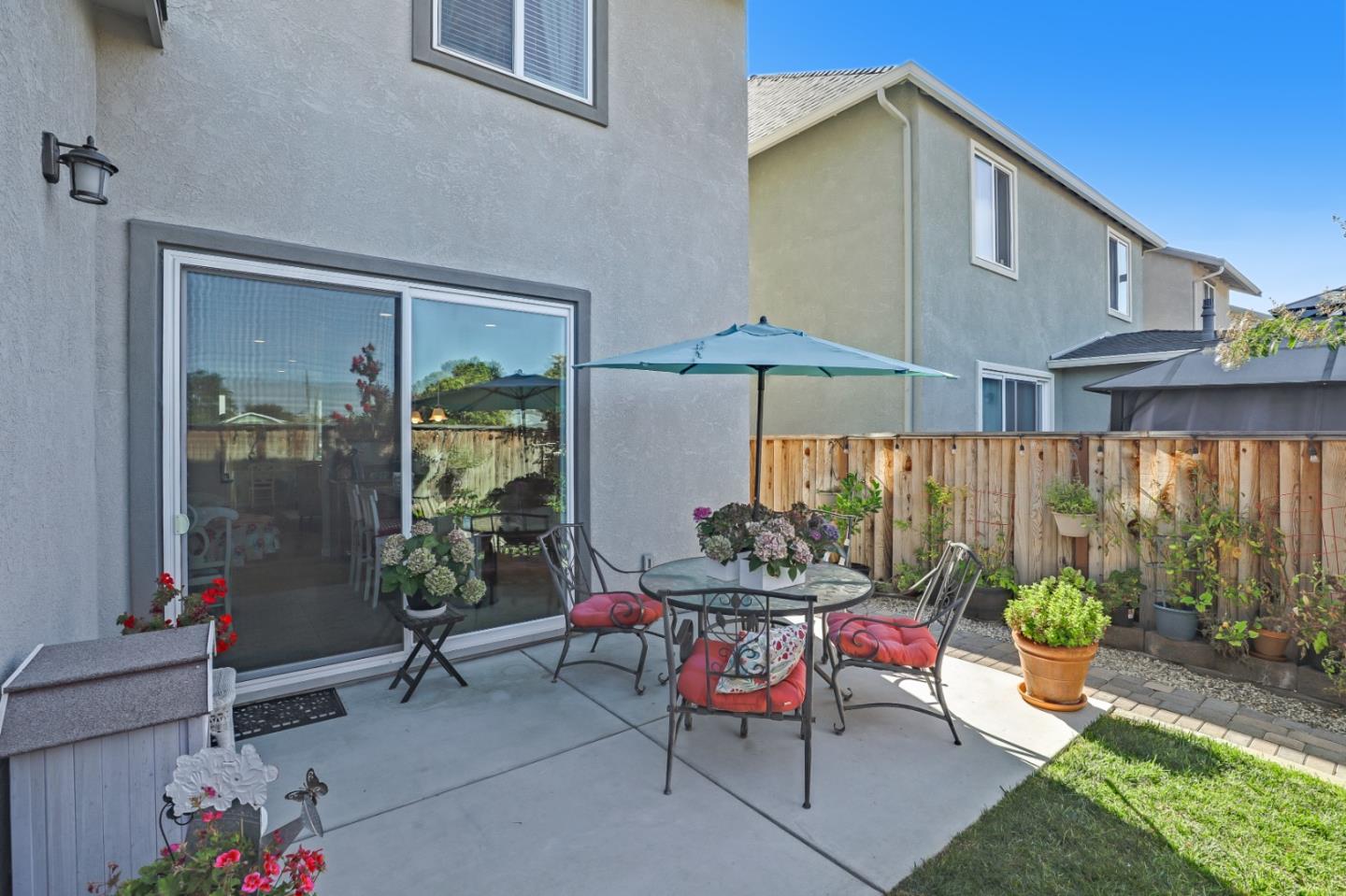 Detail Gallery Image 1 of 1 For 260 Springtime Cir, Hollister,  CA 95023 - 3 Beds | 2/1 Baths