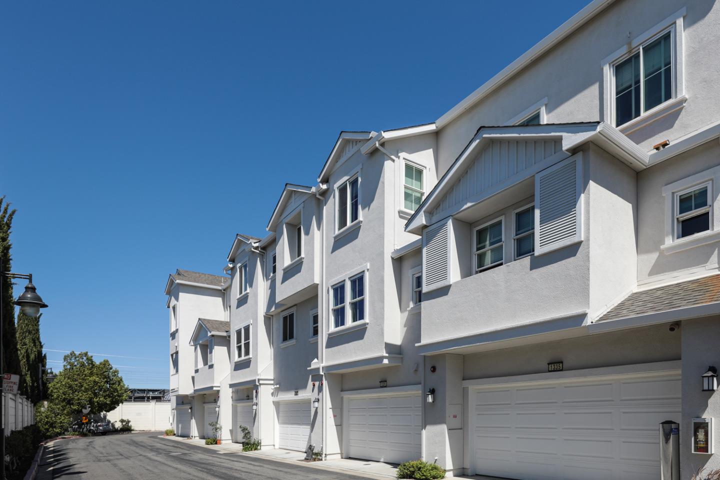 Detail Gallery Image 1 of 1 For 1331 De Altura, San Jose,  CA 95126 - 2 Beds | 2/1 Baths