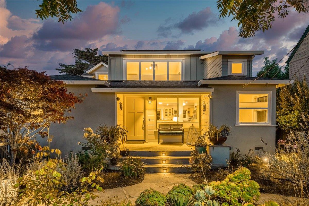 Detail Gallery Image 1 of 1 For 204 Laguna St, Santa Cruz,  CA 95060 - 3 Beds | 3 Baths