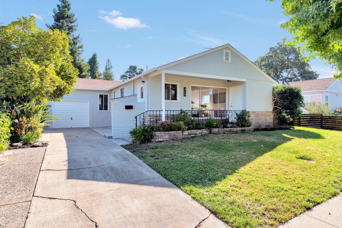 Detail Gallery Image 1 of 1 For 3759 Bay Rd, Menlo Park,  CA 94025 - 3 Beds | 1 Baths