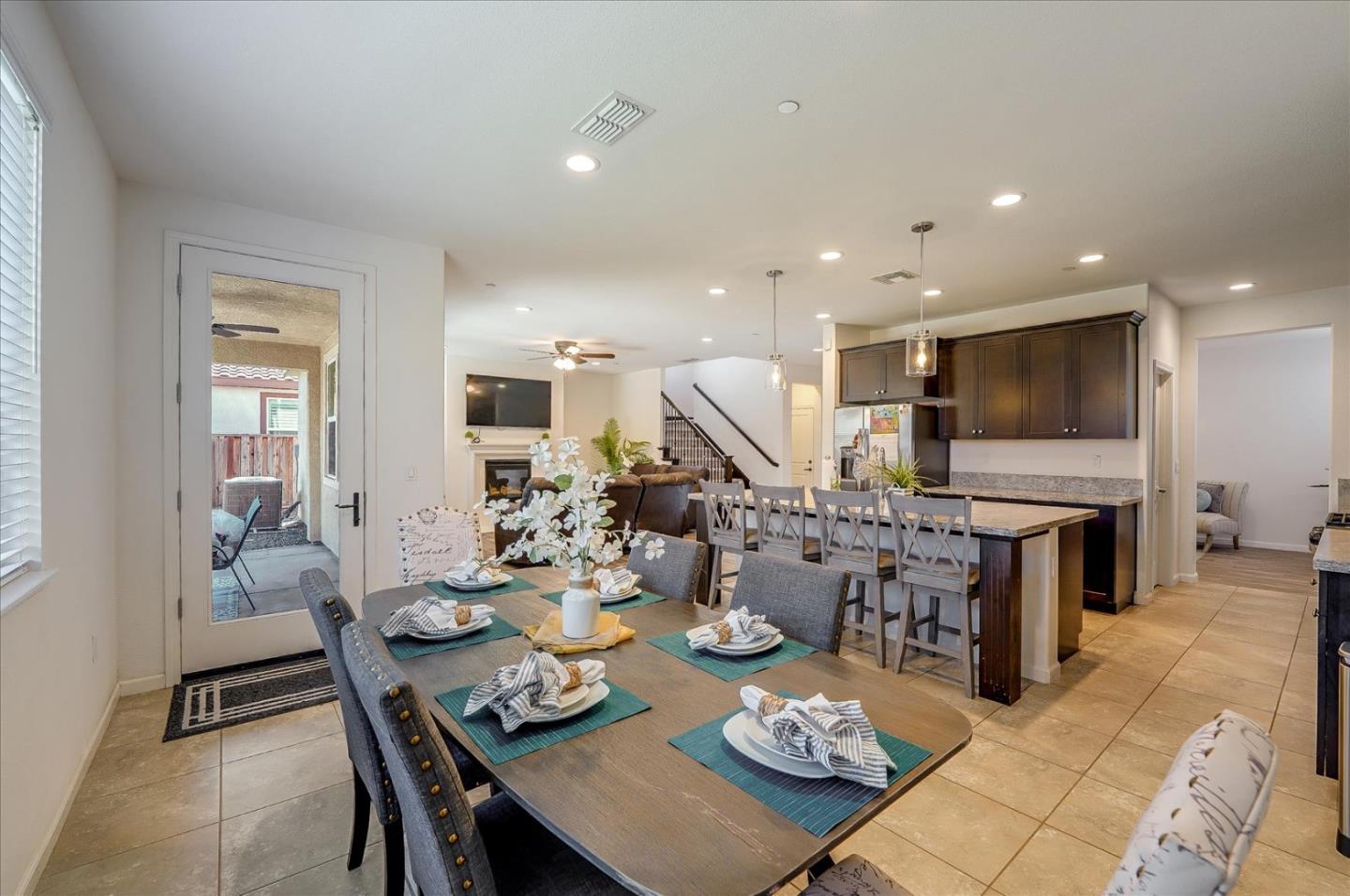 Detail Gallery Image 13 of 40 For 1530 Central Ave, Hollister,  CA 95023 - 4 Beds | 3 Baths