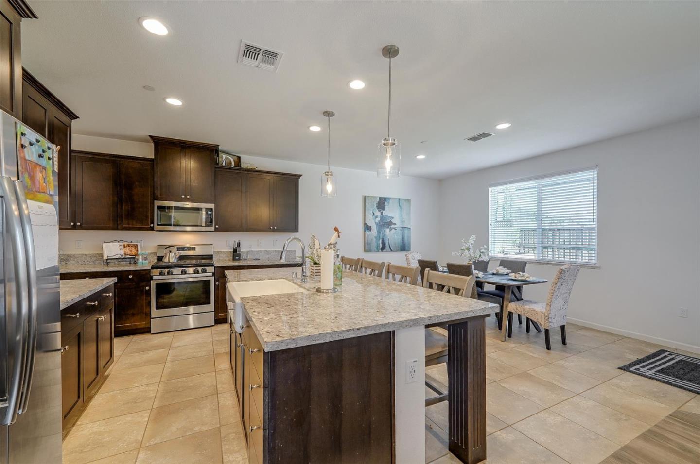 Detail Gallery Image 8 of 40 For 1530 Central Ave, Hollister,  CA 95023 - 4 Beds | 3 Baths