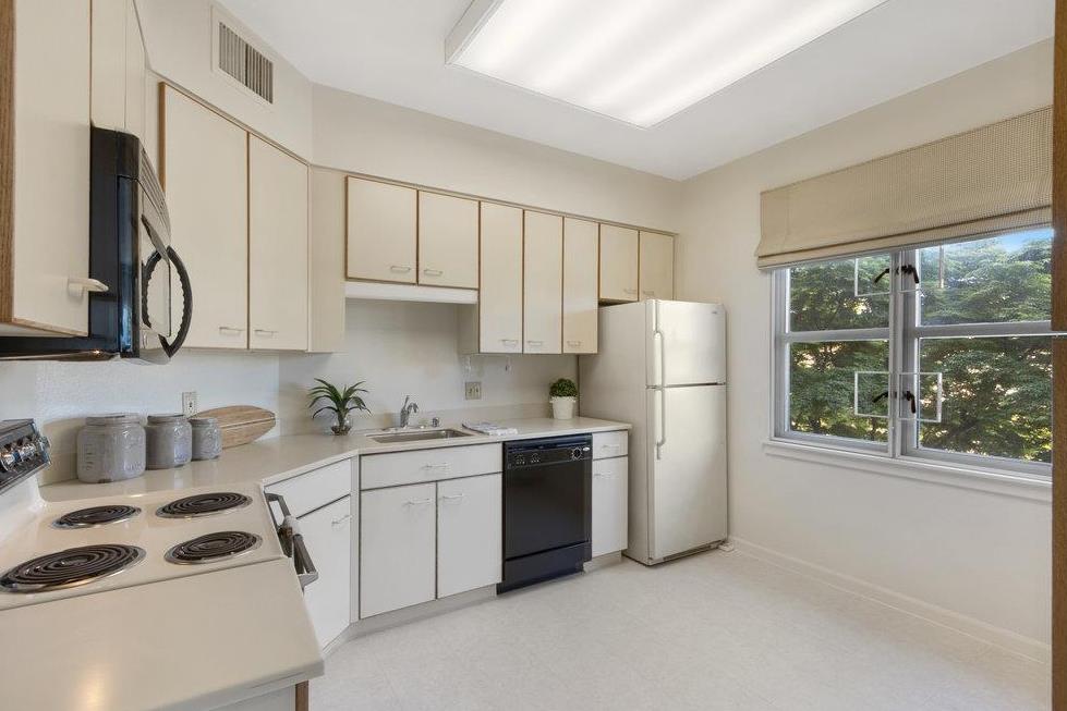 Detail Gallery Image 10 of 13 For 1 Baldwin Ave #203,  San Mateo,  CA 94401 - 2 Beds | 2 Baths