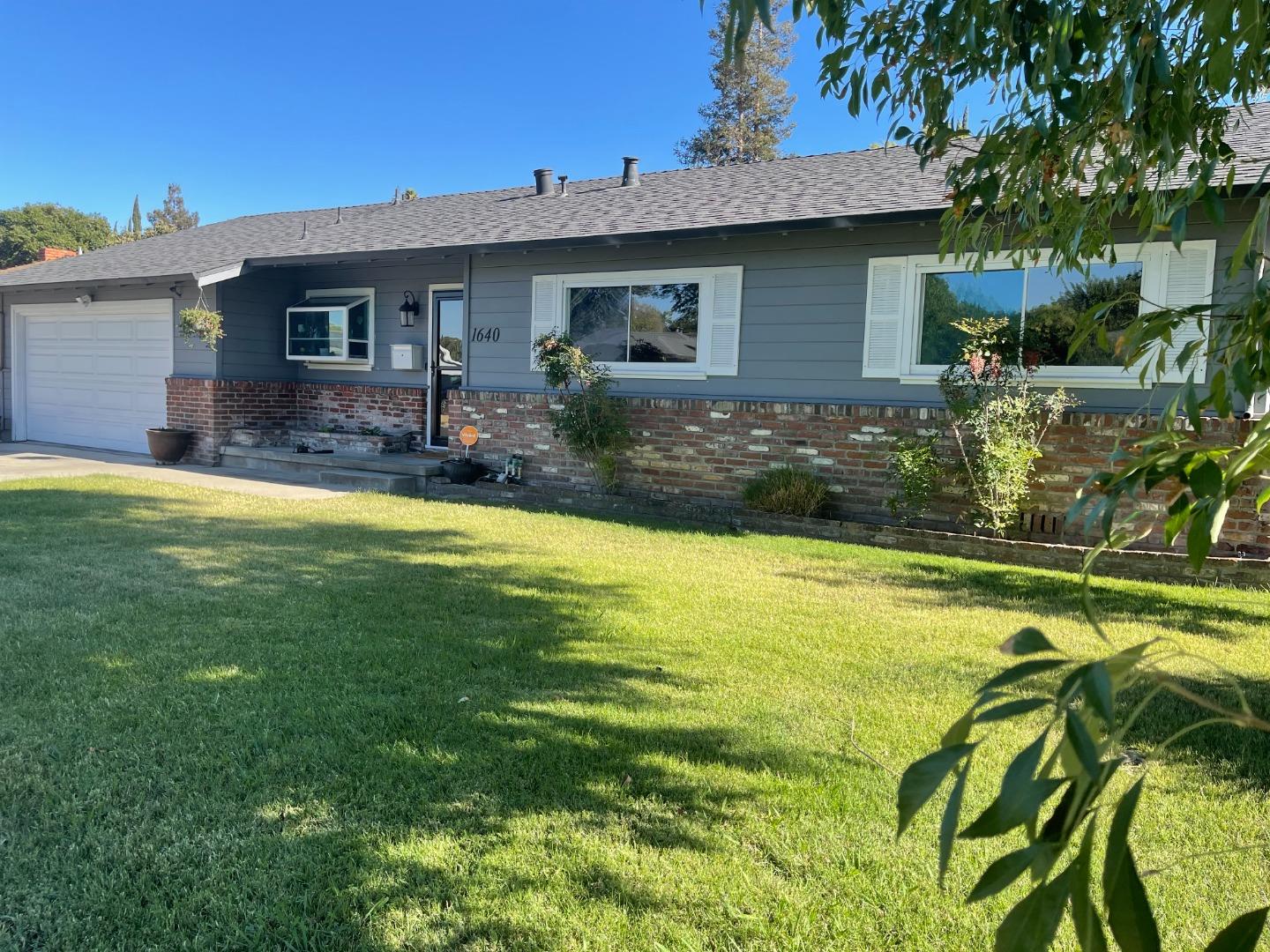 Detail Gallery Image 1 of 1 For 1640 Seville Ave, Stockton,  CA 95209 - 4 Beds | 2/1 Baths