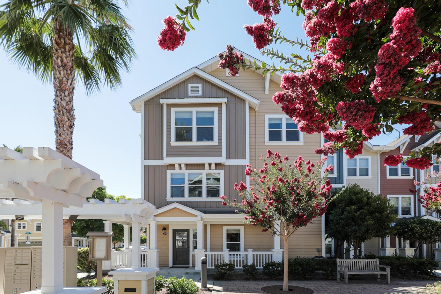 Detail Gallery Image 1 of 1 For 1918 Aberdeen Ln, Mountain View,  CA 94043 - 2 Beds | 2/1 Baths