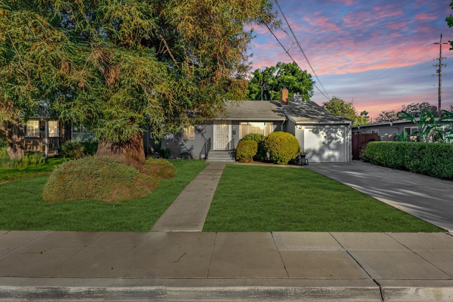 Detail Gallery Image 1 of 1 For 1208 Hollyburne Ave, Menlo Park,  CA 94025 - 3 Beds | 1 Baths