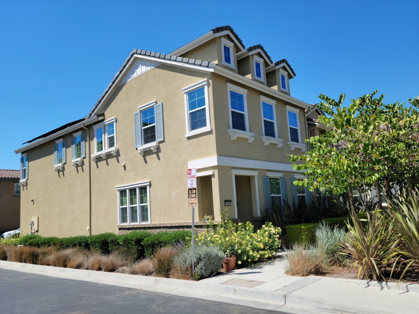 Detail Gallery Image 1 of 1 For 183 Cobblestone Loop, Milpitas,  CA 95035 - 3 Beds | 2/1 Baths