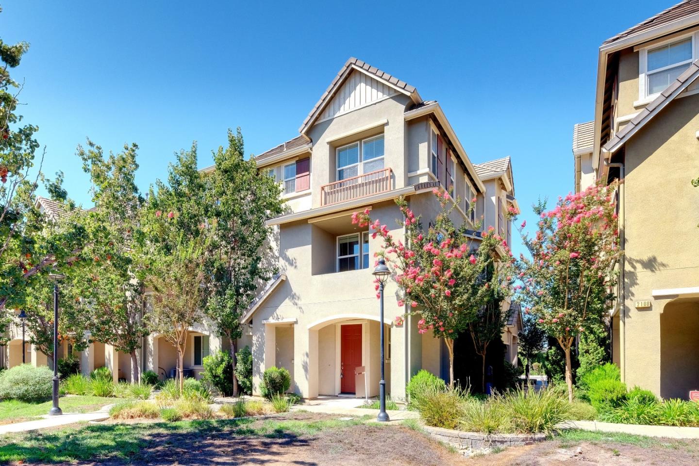 Detail Gallery Image 1 of 1 For 2096 Sheffield Dr, San Jose,  CA 95131 - 2 Beds | 2/1 Baths