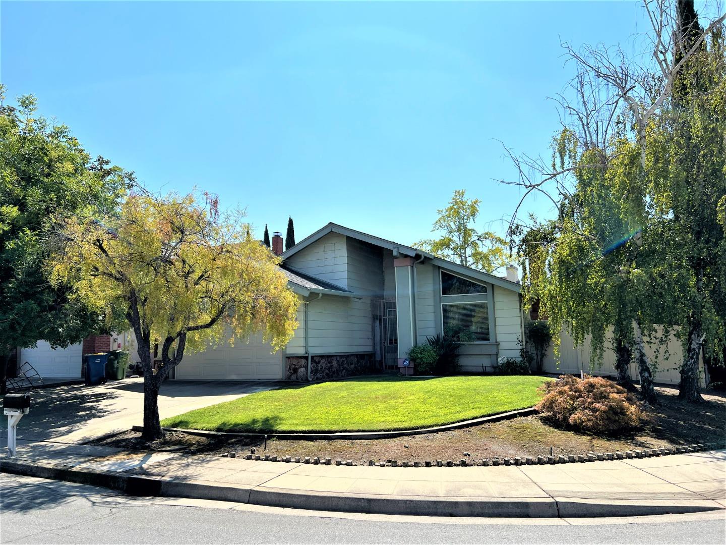 Detail Gallery Image 1 of 1 For 936 Horcajo Cir, Milpitas,  CA 95035 - 3 Beds | 2 Baths