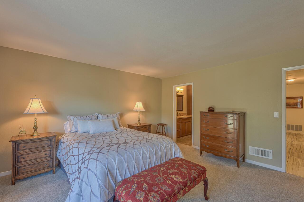 Detail Gallery Image 1 of 1 For 104 Nissen Rd #1,  Salinas,  CA 93901 - 3 Beds | 2 Baths