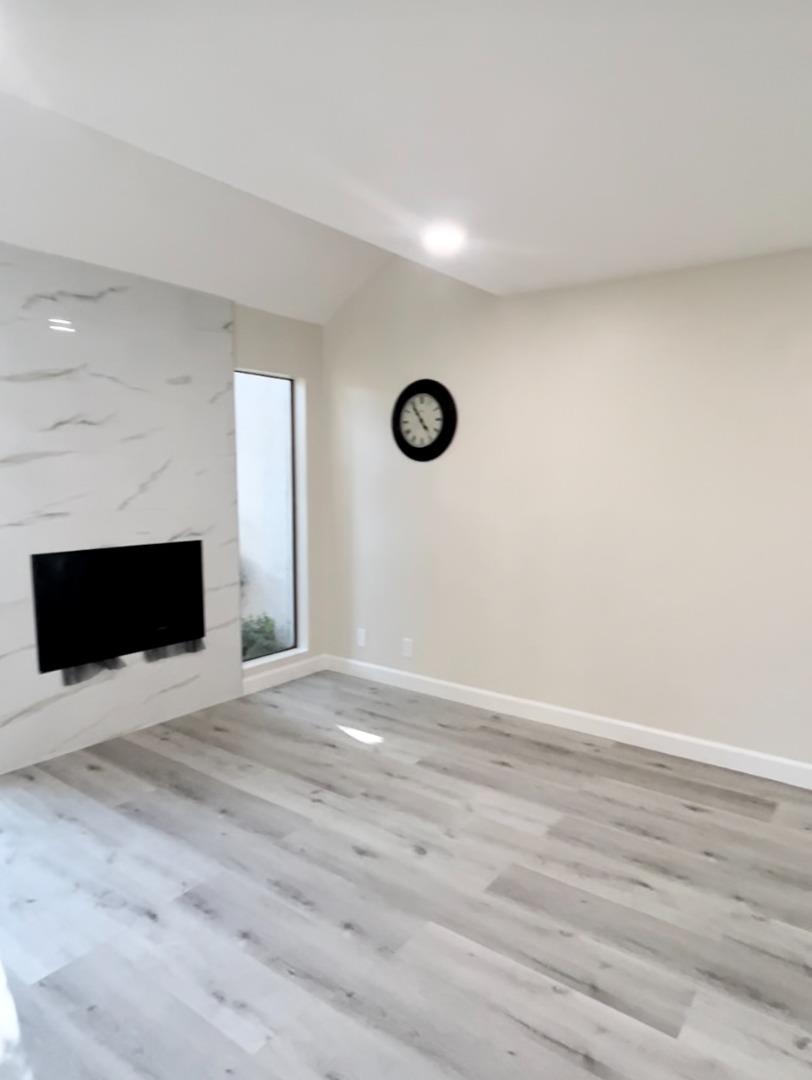 Detail Gallery Image 1 of 1 For 1747 Flint Creek Way, San Jose,  CA 95148 - 2 Beds | 2/1 Baths