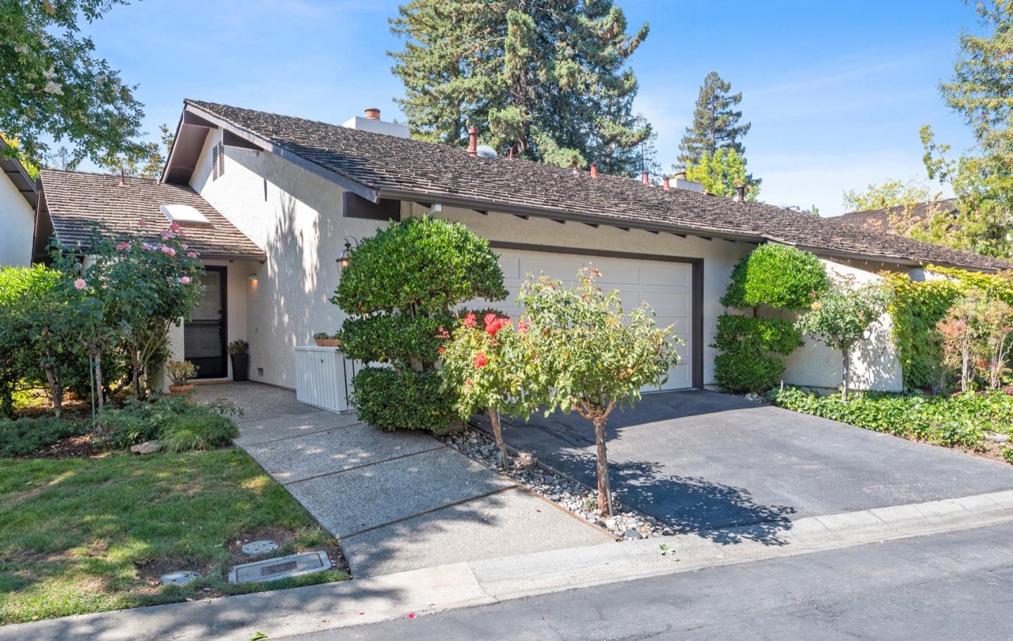 Detail Gallery Image 1 of 1 For 2438 Sharon Oaks Dr, Menlo Park,  CA 94025 - 2 Beds | 2 Baths