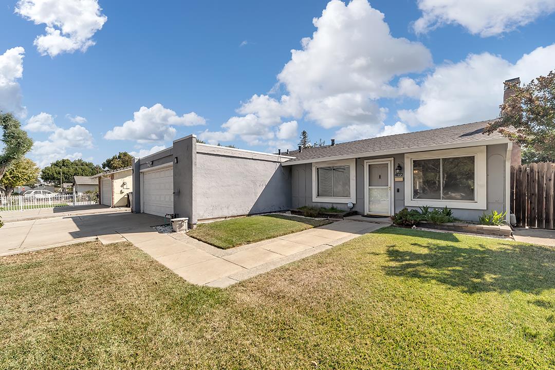 Detail Gallery Image 1 of 1 For 4172 Ridgebrook Way, San Jose,  CA 95111 - 4 Beds | 2 Baths