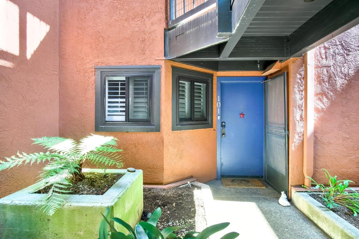 Detail Gallery Image 1 of 1 For 1 Elm St #101,  San Carlos,  CA 94070 - 2 Beds | 2 Baths