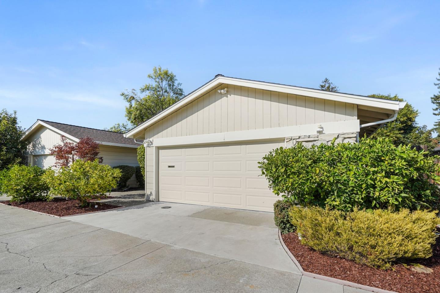 Detail Gallery Image 1 of 1 For 2240 Eastridge Ave, Menlo Park,  CA 94025 - 2 Beds | 2 Baths