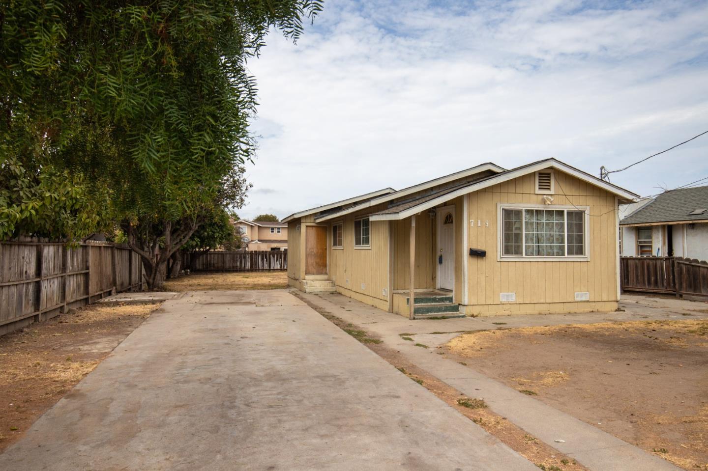 Detail Gallery Image 1 of 1 For 719 Burke St, Salinas,  CA 93905 - 3 Beds | 2 Baths