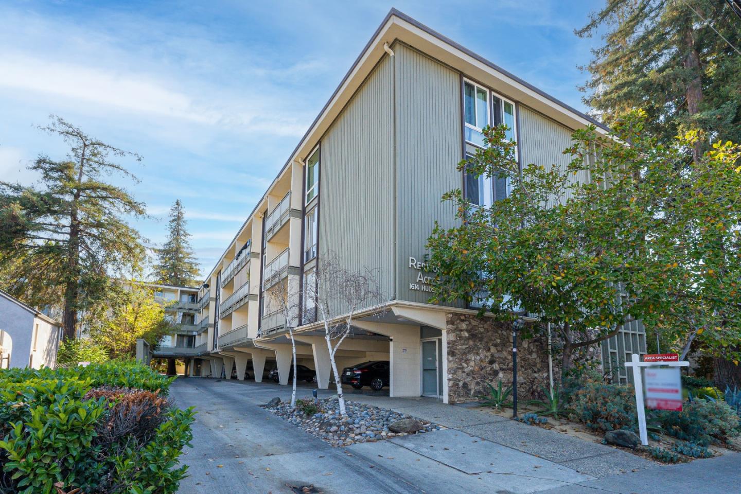 Detail Gallery Image 1 of 1 For 1614 Hudson St #114,  Redwood City,  CA 94061 - 1 Beds | 1 Baths