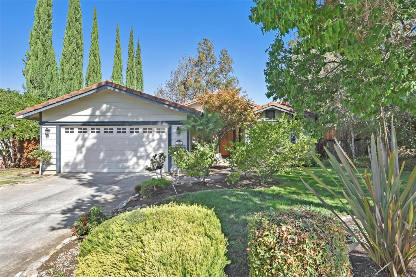 Detail Gallery Image 1 of 1 For 3595 Deedham Dr, San Jose,  CA 95148 - 3 Beds | 2 Baths