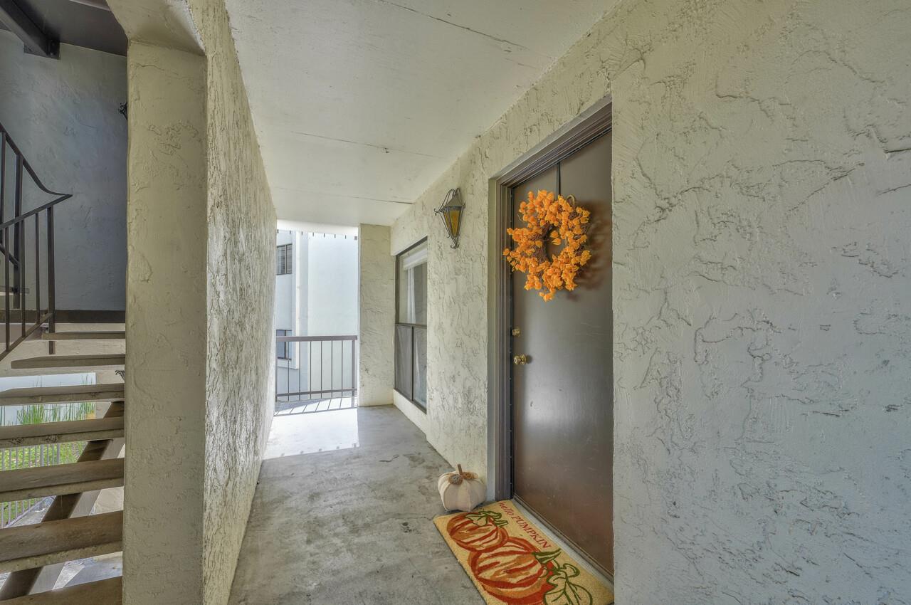 Detail Gallery Image 1 of 1 For 500 Glenwood Cir #520,  Monterey,  CA 93940 - 1 Beds | 1 Baths