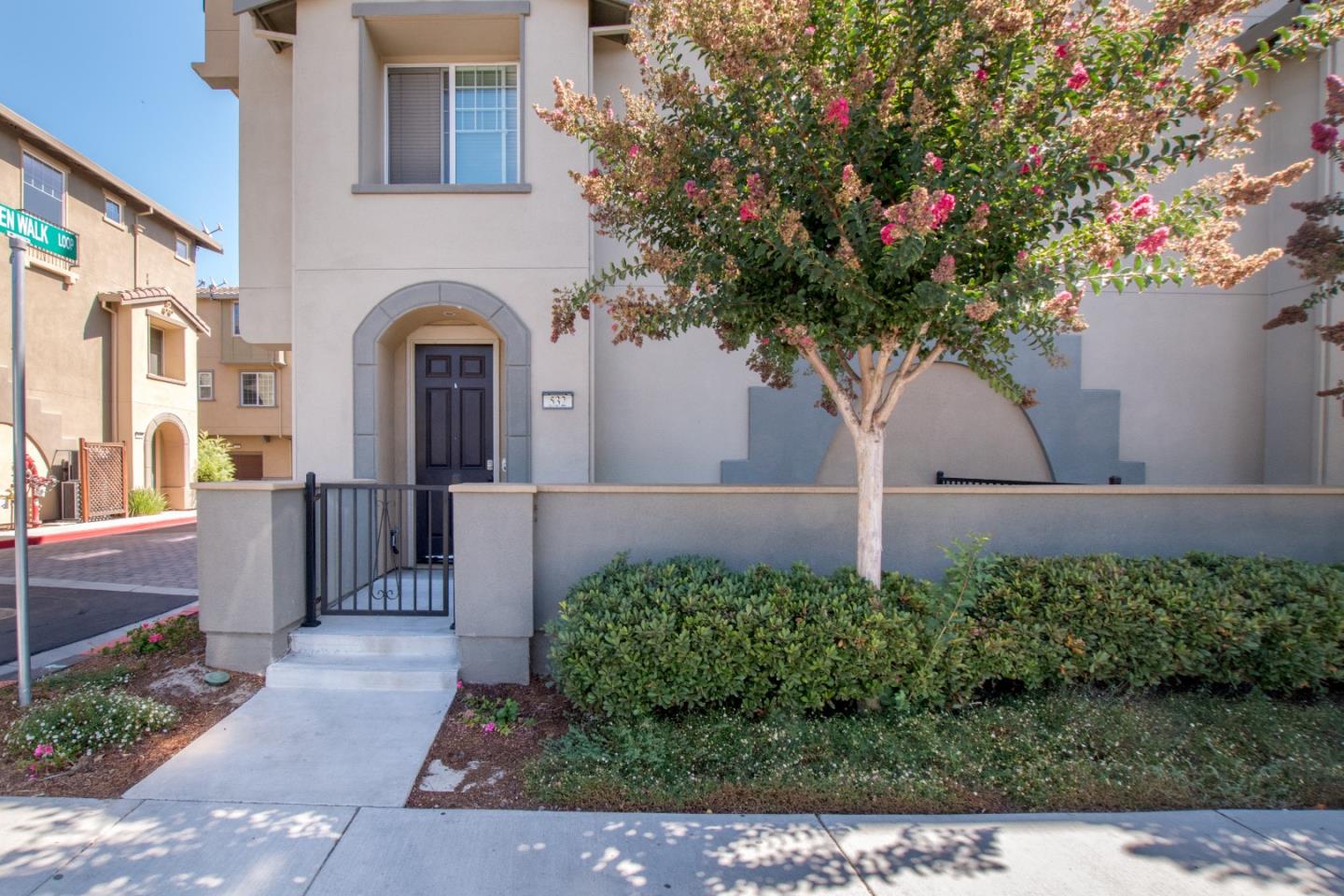 Detail Gallery Image 1 of 1 For 532 Almaden Walk Loop, San Jose,  CA 95125 - 2 Beds | 2/1 Baths