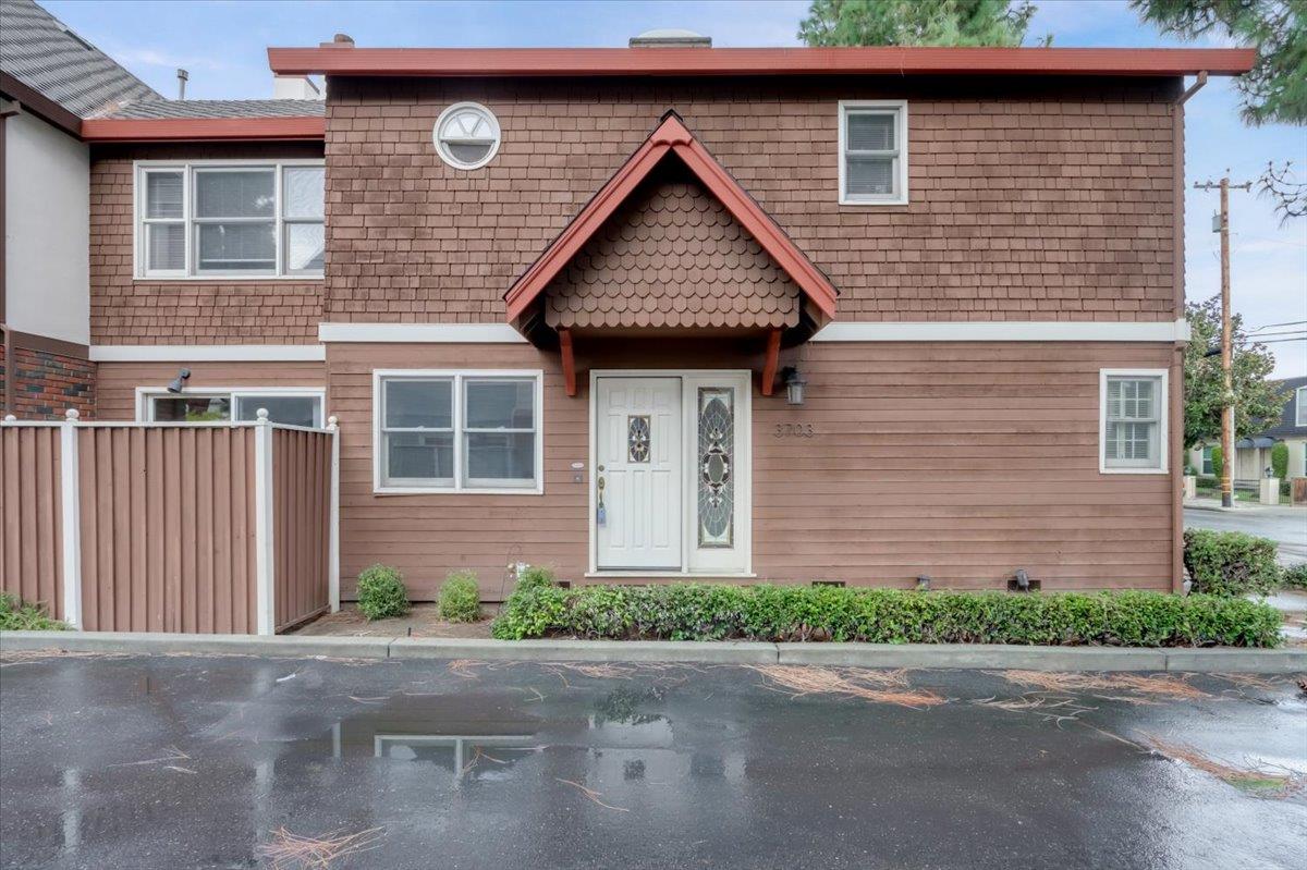 Detail Gallery Image 1 of 1 For 3703 Victorian Pines Pl, San Jose,  CA 95117 - 2 Beds | 2/1 Baths