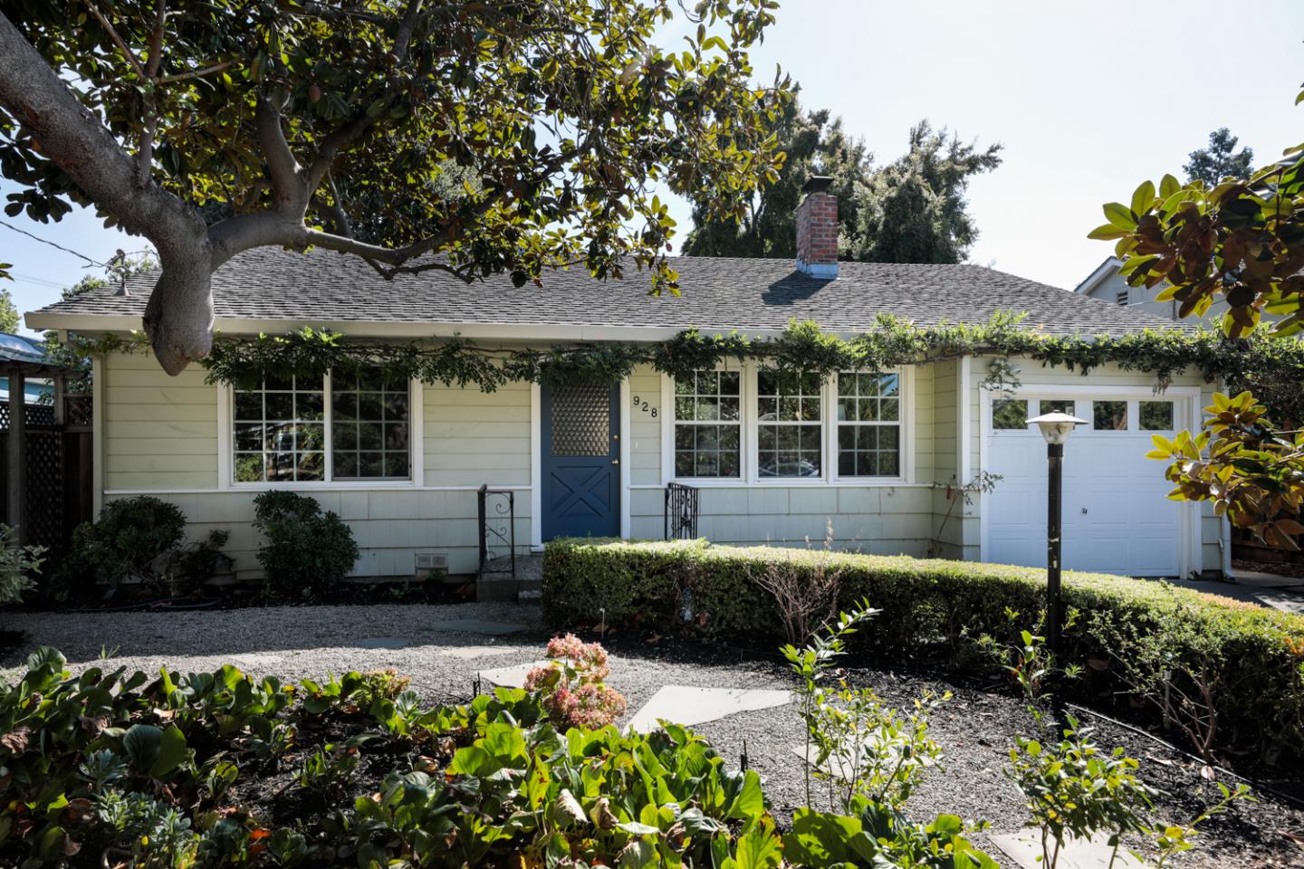 Detail Gallery Image 1 of 1 For 928 Laurel Ave, Menlo Park,  CA 94025 - 2 Beds | 2 Baths