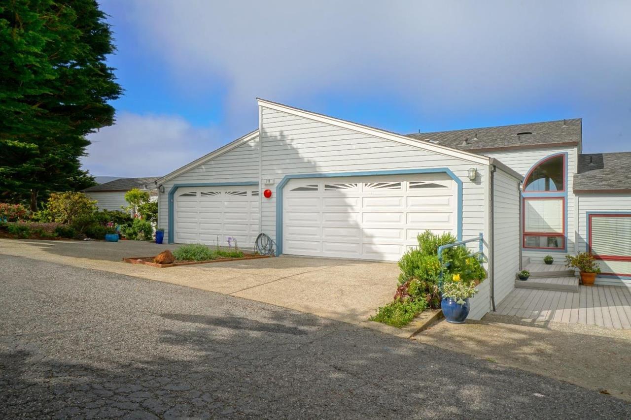 Detail Gallery Image 1 of 1 For 219 Roberts Rd, Pacifica,  CA 94044 - 2 Beds | 2/1 Baths
