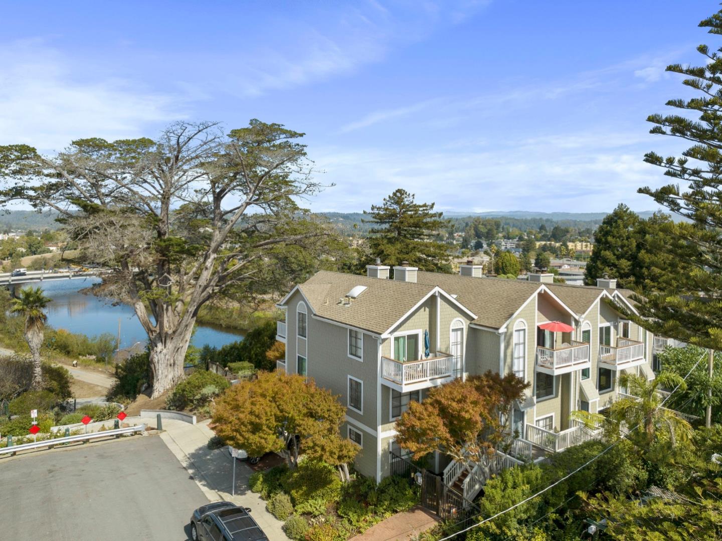 Detail Gallery Image 1 of 1 For 514 Cliff St #5,  Santa Cruz,  CA 95060 - 3 Beds | 2/1 Baths