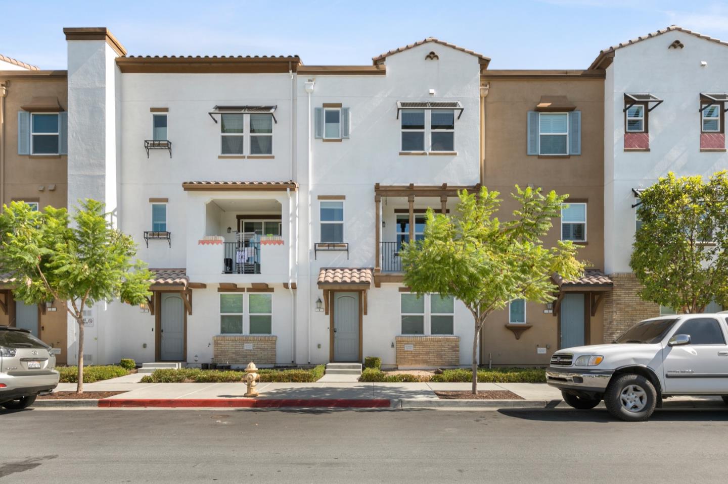 Detail Gallery Image 1 of 1 For 2738 Goble Ln #4,  San Jose,  CA 95111 - 3 Beds | 3/1 Baths