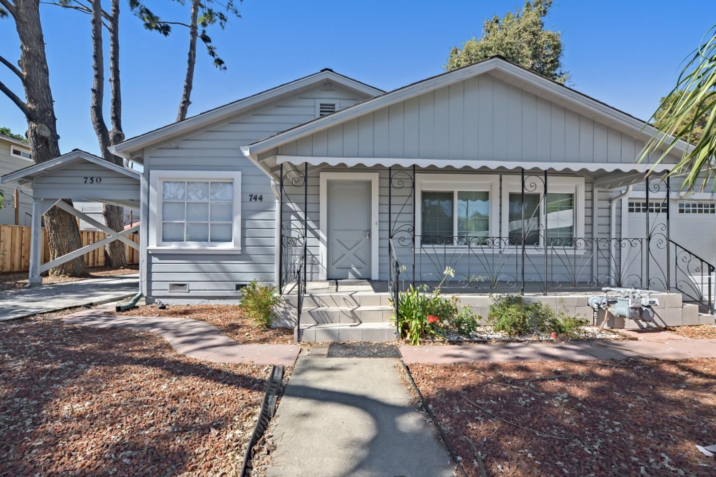Detail Gallery Image 1 of 1 For 744 Roosevelt Ave, Redwood City,  CA 94061 - 3 Beds | 2 Baths
