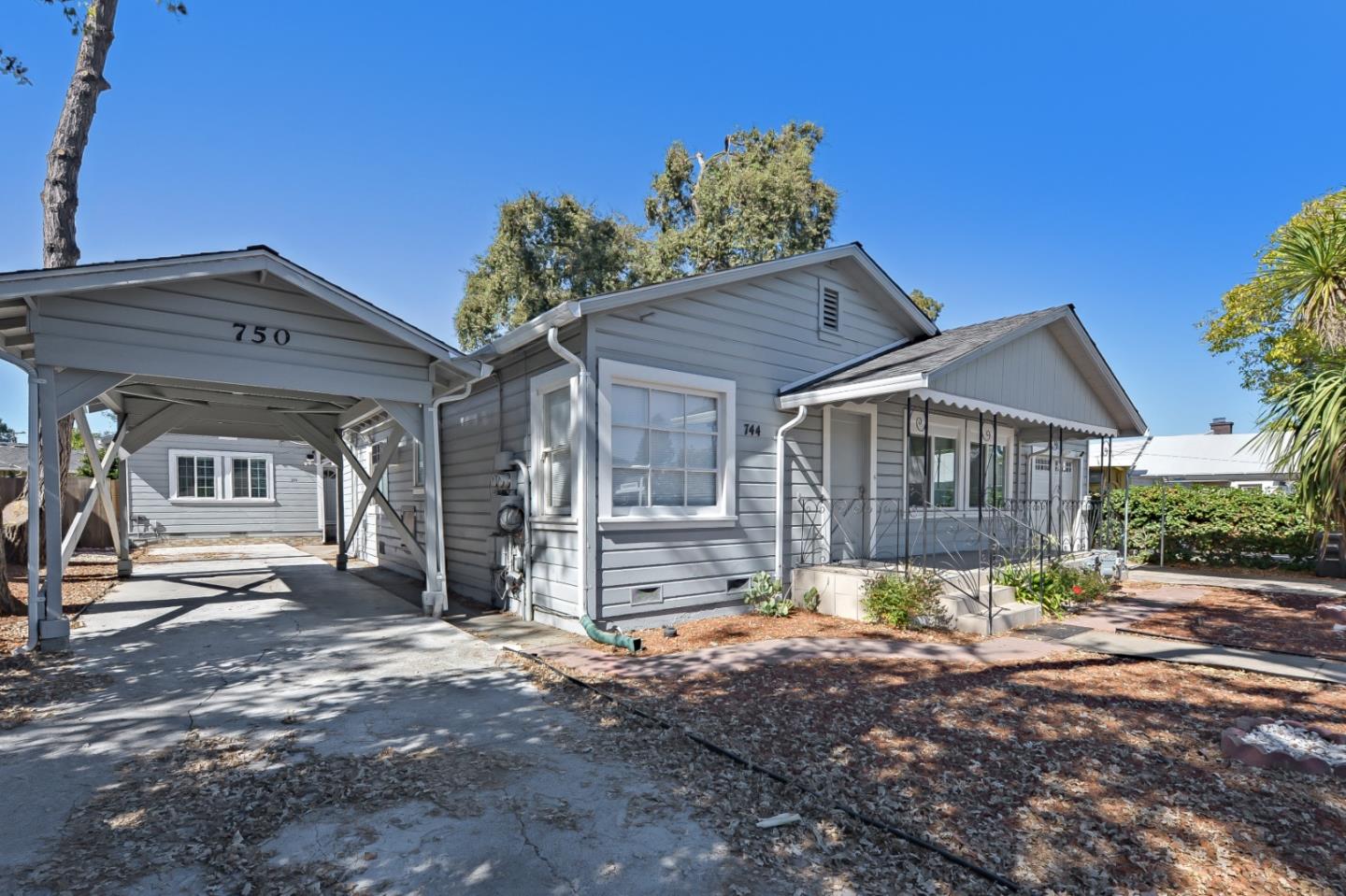 Detail Gallery Image 1 of 1 For 750 Roosevelt Ave, Redwood City,  CA 94061 - 2 Beds | 2 Baths
