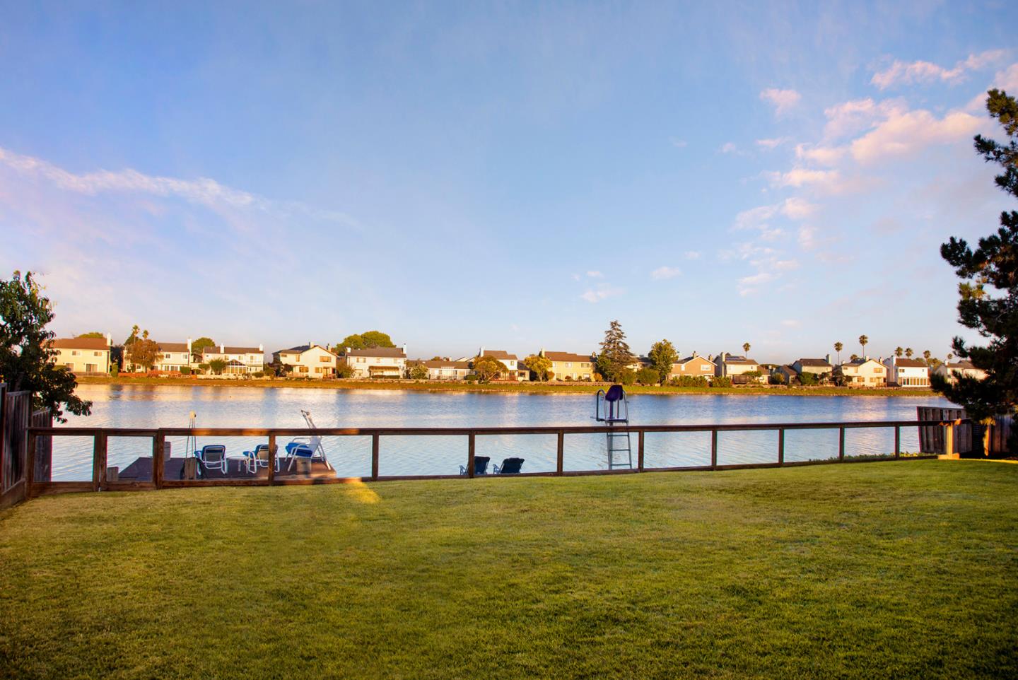 Detail Gallery Image 1 of 1 For 3335 Los Prados St #3,  San Mateo,  CA 94403 - 3 Beds | 2 Baths