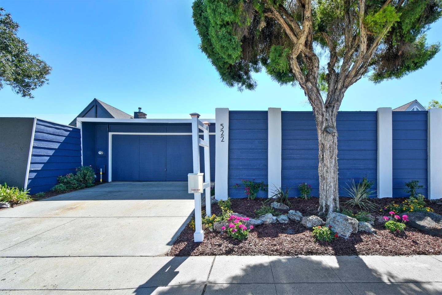 Detail Gallery Image 1 of 1 For 522 Crater Lake Ct, Sunnyvale,  CA 94087 - 3 Beds | 2 Baths