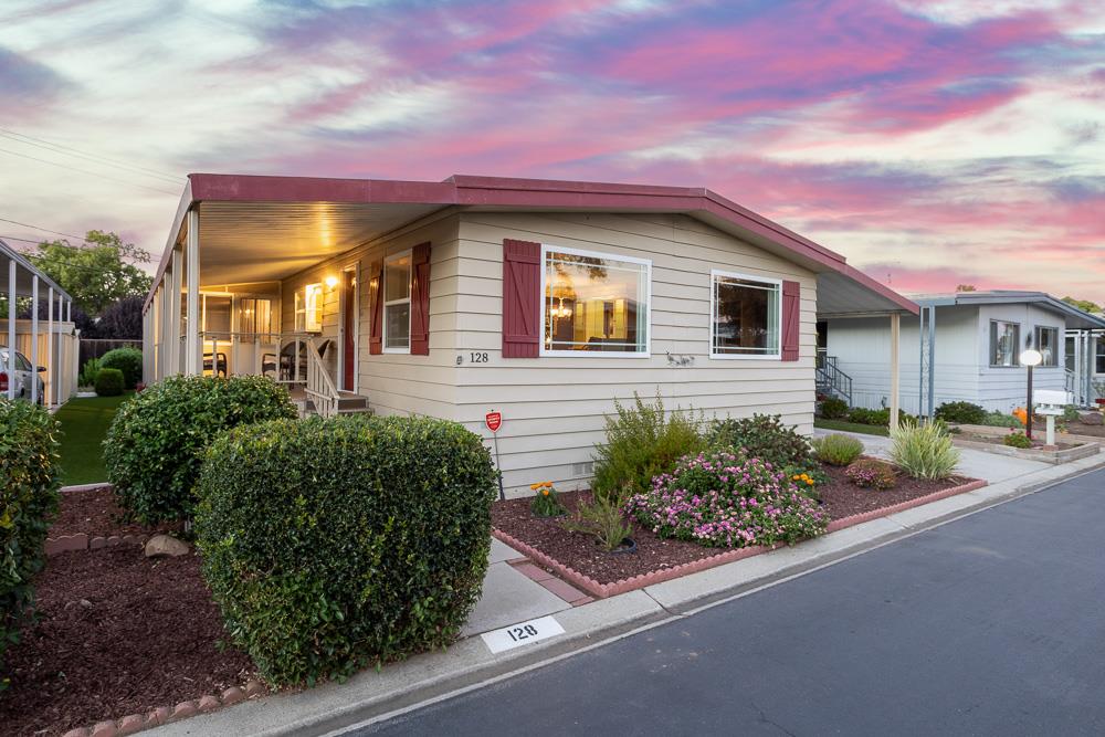 Detail Gallery Image 1 of 1 For 128 Quail Hollow Dr #128,  San Jose,  CA 95128 - 2 Beds | 2 Baths