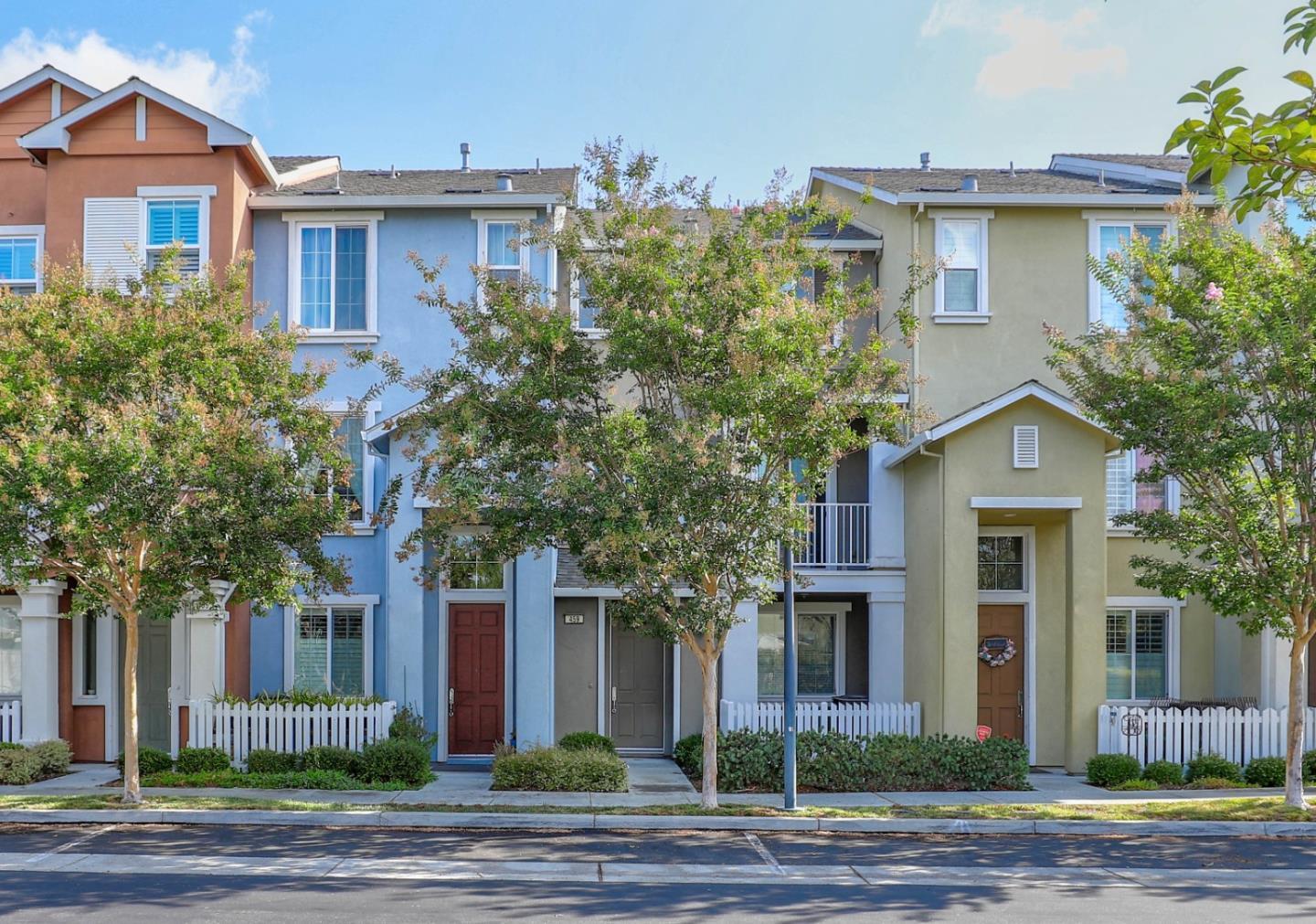 Detail Gallery Image 1 of 1 For 459 Bedford Loop, Mountain View,  CA 94043 - 2 Beds | 2/1 Baths