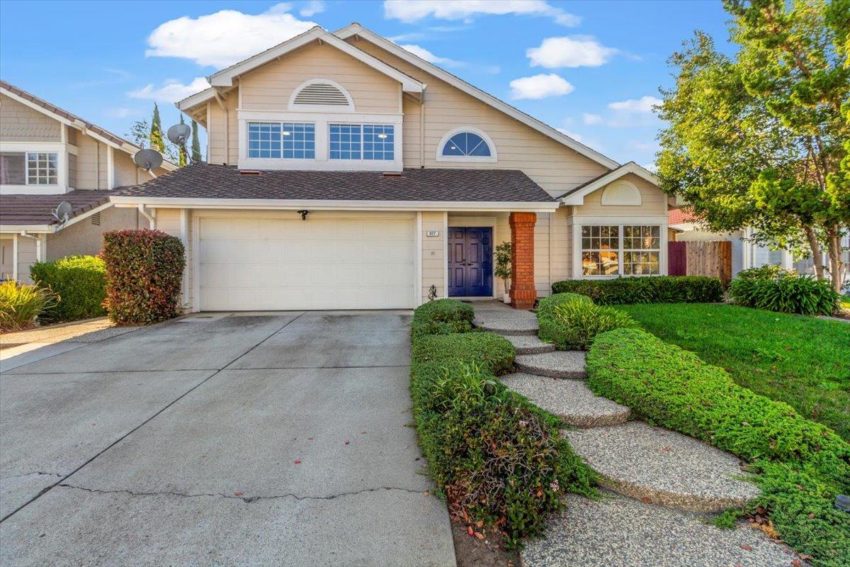 Detail Gallery Image 1 of 1 For 827 Foxridge Way, San Jose,  CA 95133 - 4 Beds | 3 Baths
