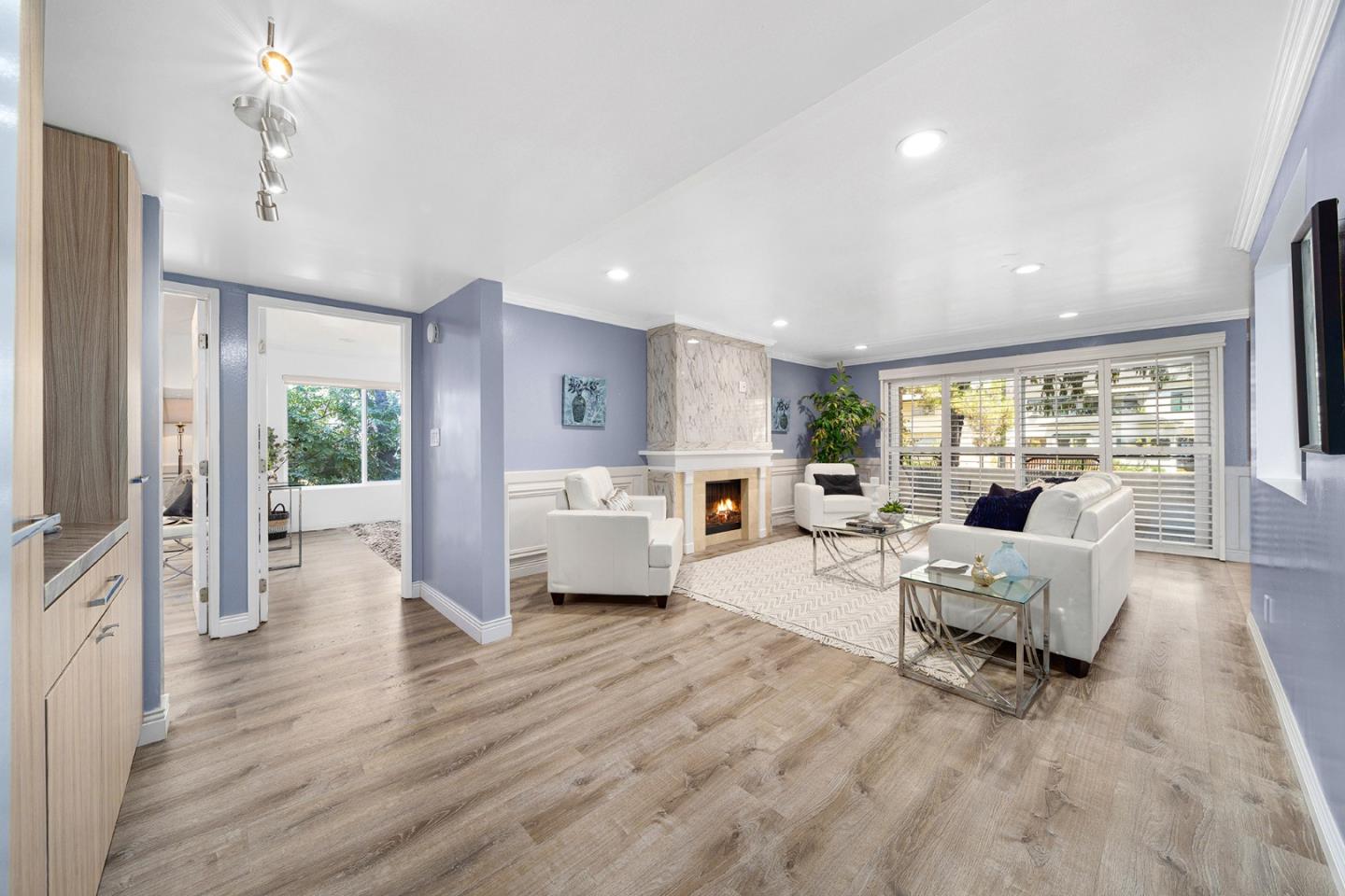 Detail Gallery Image 1 of 1 For 225 S Tower Dr #101,  Beverly Hills,  CA 90211 - 2 Beds | 2 Baths