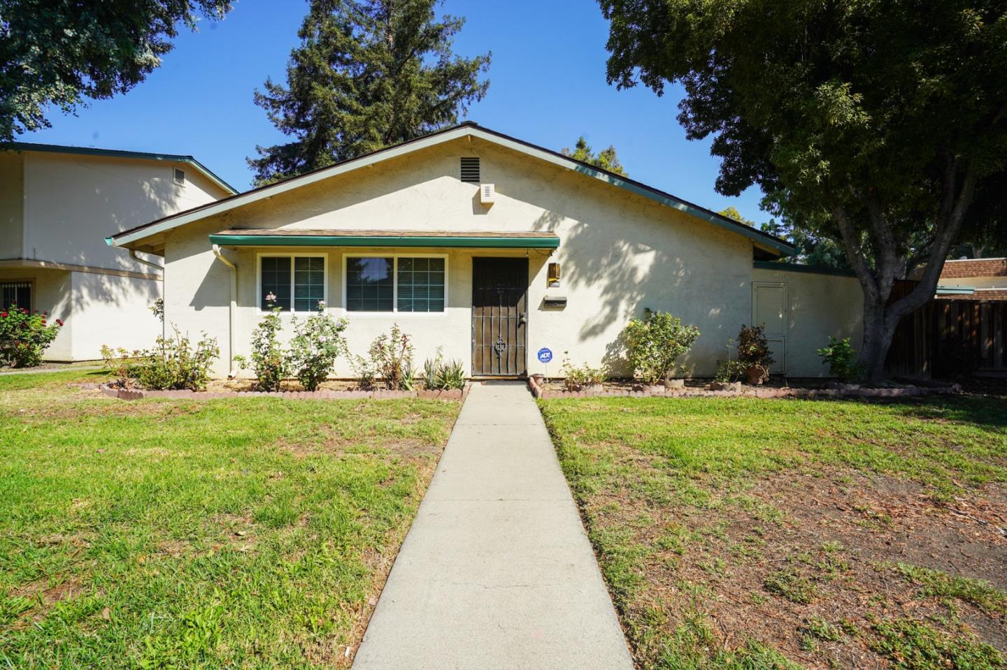 Detail Gallery Image 1 of 1 For 2052 Ojo De Agua Ct, San Jose,  CA 95116 - 2 Beds | 1 Baths