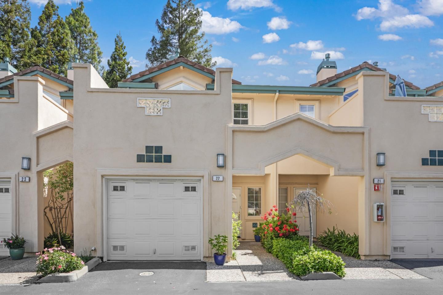 Detail Gallery Image 1 of 1 For 4173 El Camino Real #22,  Palo Alto,  CA 94306 - 2 Beds | 2/1 Baths