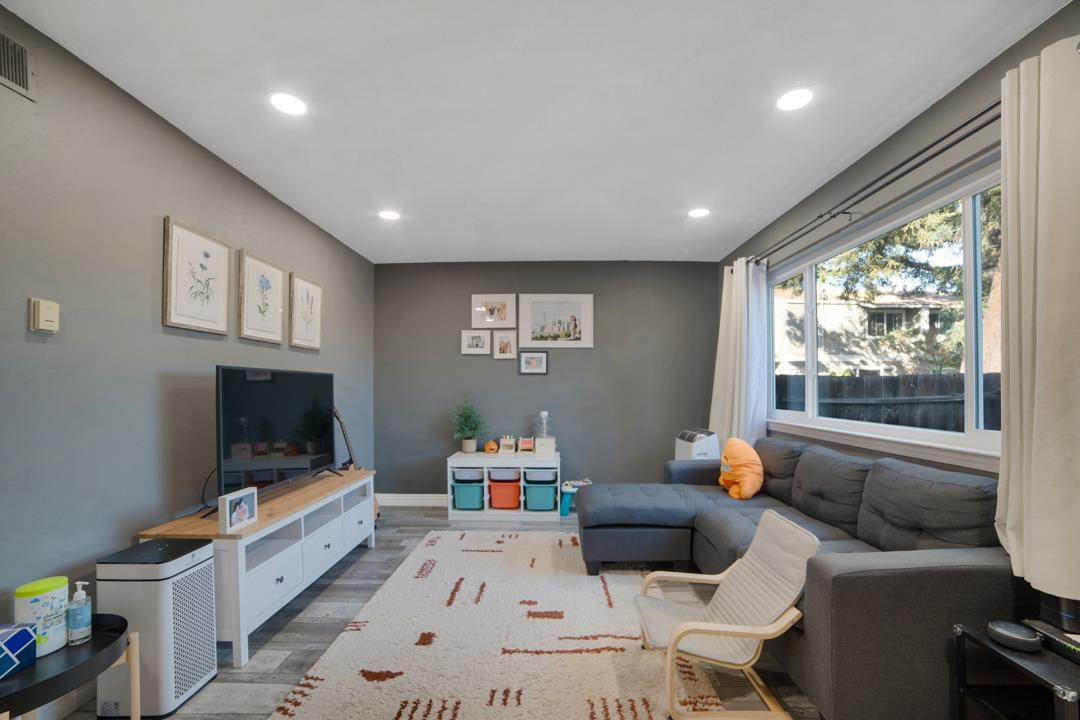 Detail Gallery Image 1 of 1 For 18206 Hale Ave #B,  Morgan Hill,  CA 95037 - 3 Beds | 1/1 Baths